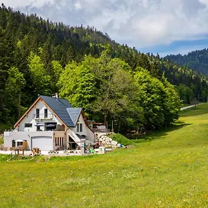 Hébergement de vacances La Résilience, Au Pied Des Pistes à 